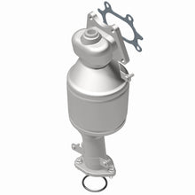 Load image into Gallery viewer, MagnaFlow Direct Fit Catalytic Converter 04-07 Saturn VUE 3.5L Rear