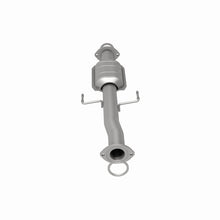Load image into Gallery viewer, MagnaFlow Direct Fit Catalytic Converter 02-04 Toyota Tacoma 2.7L Rear