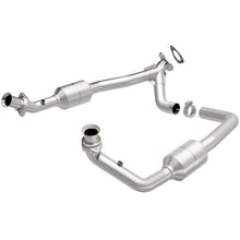 Load image into Gallery viewer, MagnaFlow Direct Fit Catalytic Converter 00-03 Ford E150 5.4L
