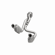 Load image into Gallery viewer, MagnaFlow Direct Fit Catalytic Converter 05-07 Ford F250/F350 5.4L