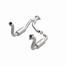 Load image into Gallery viewer, MagnaFlow DF Cat Conv 08-10 Ford F-250/F-250 SD/F-350/F-350 SD 5.4L/6.8L/F-450 SD 6.8L Y-Pipe Assy