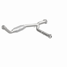 Load image into Gallery viewer, MagnaFlow Direct Fit Catalytic Converter 03-05 Ford Expedition/05-06 Lincoln Navigator 5.4L P/S