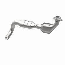 Load image into Gallery viewer, MagnaFlow Direct Fit Catalytic Converter 03-04 Ford Expedition 5.4L V8 Driver Side