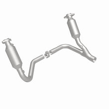 Load image into Gallery viewer, MagnaFlow Direct Fit Catalytic Converter California Grade 07-08 Dodge Durango 3.7L