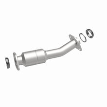 Load image into Gallery viewer, MagnaFlow Direct Fit Catalytic Converter 11-15 Sienna 3.5 Underbody