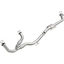 Load image into Gallery viewer, MagnaFlow Direct Fit Catalytic Converter 98-00 Sienna 3.0L
