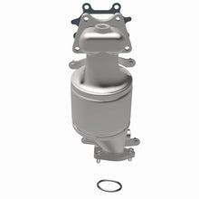 Load image into Gallery viewer, MagnaFlow Direct Fit Catalytic Converter 04-07 Saturn VUE 3.5L Front