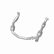 Load image into Gallery viewer, MagnaFlow Direct Fit Catalytic Converter 05-06 Ford E-350 Super Duty 5.4L