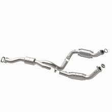 Load image into Gallery viewer, MagnaFlow Direct Fit Catalytic Converter 2011-2012 EXPRESS 2500 6.0L 6.0L Underbody