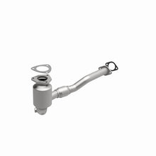 Load image into Gallery viewer, MagnaFlow Direct Fit Catalytic Converter 02-03 Saturn Vue 3.0L Front