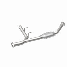 Load image into Gallery viewer, MagnaFlow Direct Fit Catalytic Converter 03-05 Ford Expedition/05-06 Lincoln Navigator 5.4L P/S