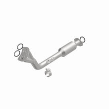 Load image into Gallery viewer, MagnaFlow Direct Fit Catalytic Converter California Grade 96-98 Toyota 4Runner 2.7L
