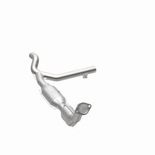 Load image into Gallery viewer, MagnaFlow Direct Fit Catalytic Converter 99-00 Ford Exped 4.6L