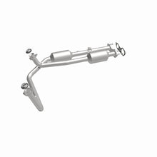 Load image into Gallery viewer, MagnaFlow Direct Fit Catalytic Converter California Grade 96-00 GM Tahoe/Yukon/Escalade 5.7L