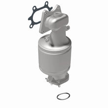 Load image into Gallery viewer, MagnaFlow Direct Fit Catalytic Converter 04-07 Saturn VUE 3.5L Front