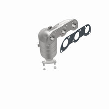 Load image into Gallery viewer, MagnaFlow Direct Fit Catalytic Converter 04-05 Suz Verona2.5 Manifold Rear