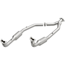 Load image into Gallery viewer, MagnaFlow Direct Fit Catalytic Converter OEM 2003 Land Rover Discovery Underbody