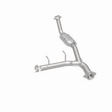 Load image into Gallery viewer, MagnaFlow Direct Fit Catalytic Converter 03-05 Ford Expedition/05-06 Lincoln Navigator 5.4L P/S