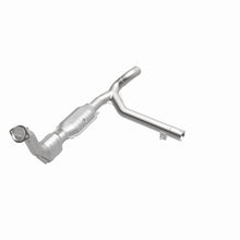 Load image into Gallery viewer, MagnaFlow Direct Fit Catalytic Converter 99-00 Ford Exped 4.6L