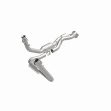 Load image into Gallery viewer, MagnaFlow Direct Fit Catalytic Converter 05-06 Jeep Grand Cherokee 3.7L Y-Pipe Assembly