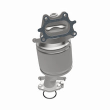 Load image into Gallery viewer, MagnaFlow Direct Fit Catalytic Converter 04-07 Saturn VUE 3.5L Rear