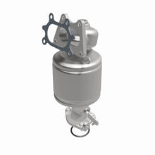 Load image into Gallery viewer, MagnaFlow Direct Fit Catalytic Converter 04-07 Saturn VUE 3.5L Rear