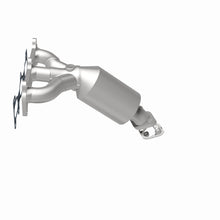 Load image into Gallery viewer, MagnaFlow Direct Fit Catalytic Converter 05-08 Hyundai Tucson/Kia Sportage 2.7 L P/S Manifold AWD