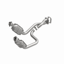 Load image into Gallery viewer, MagnaFlow Direct Fit Catalytic Converter 05-07 Ford F250/F350 5.4L