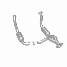 Load image into Gallery viewer, MagnaFlow DF Cat Conv 08-10 Ford F-250/F-250 SD/F-350/F-350 SD 5.4L/6.8L/F-450 SD 6.8L Y-Pipe Assy