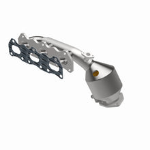 Load image into Gallery viewer, MagnaFlow Direct Fit Catalytic Converter 00 Suzuki Grand Vitara 2.5L
