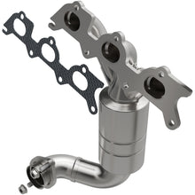 Load image into Gallery viewer, MagnaFlow DF Cat Conv 07-11 Chrysler Sebring 2.7L Fr Manifold / 08-10 Dodge Avenger 2.7L Fr Manifold