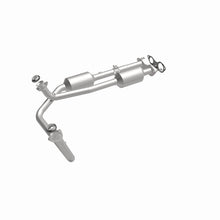 Load image into Gallery viewer, MagnaFlow Direct Fit Catalytic Converter California Grade 96-00 GM Tahoe/Yukon/Escalade 5.7L