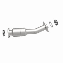 Load image into Gallery viewer, MagnaFlow Direct Fit Catalytic Converter 11-15 Sienna 3.5 Underbody