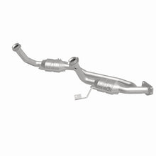 Load image into Gallery viewer, MagnaFlow Direct Fit Catalytic Converter 04 Ford Freestar 3.9L