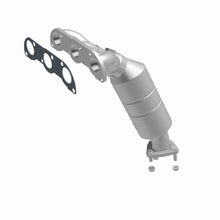 Load image into Gallery viewer, MagnaFlow Direct Fit Catalytic Converter 04-05 Suz Verona2.5 Manifold Rear