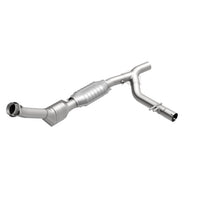 Load image into Gallery viewer, MagnaFlow Direct Fit Catalytic Converter 99-00 Ford Trucks 5.4L