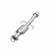 Load image into Gallery viewer, MagnaFlow Direct Fit Catalytic Converter 01-04 Toyota Tacoma 2.4L Rear