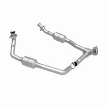 Load image into Gallery viewer, MagnaFlow Direct Fit Catalytic Converter 00-03 Ford E150 5.4L
