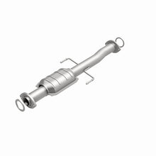 Load image into Gallery viewer, MagnaFlow Direct Fit Catalytic Converter 01-04 Toyota Tacoma 2.4L Rear