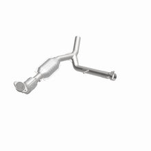 Load image into Gallery viewer, MagnaFlow Direct Fit Catalytic Converter 04-05 Ford F-150 5.4L P/S 2WD (Excl 04 Heritage Edition)