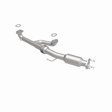 Load image into Gallery viewer, MagnaFlow Direct Fit Catalytic Converter 16-17 Honda Odyssey 3.5L V6 Underbody