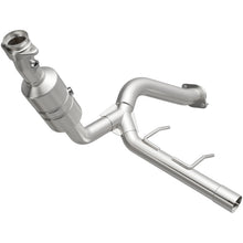 Load image into Gallery viewer, MagnaFlow Direct Fit Catalytic Converter 2009 f-150 V8 5.4 OEM Underbody