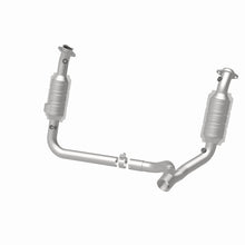 Load image into Gallery viewer, MagnaFlow Direct Fit Catalytic Converter RAM Pickup 2006 8 5.7L