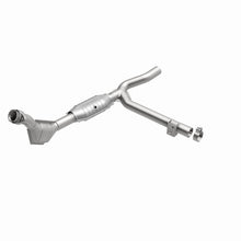 Load image into Gallery viewer, MagnaFlow Direct Fit Catalytic Converter 99-00 F-150 4.2L V6 2WD P/