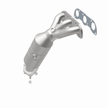 Load image into Gallery viewer, MagnaFlow Direct Fit Catalytic Converter 04-05 Suz Verona2.5 Manifold Rear