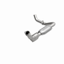 Load image into Gallery viewer, MagnaFlow Direct Fit Catalytic Converter 99-00 Ford Trucks 5.4L