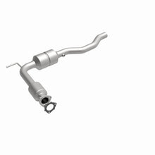 Load image into Gallery viewer, MagnaFlow Direct Fit Catalytic Converter 02 Volkswagen Eurovan 2.8L