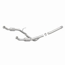 Load image into Gallery viewer, MagnaFlow Direct Fit Catalytic Converter OEM 2004-2005 Ford Explorer/Mercury Mountaineer Underbody