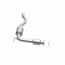 Load image into Gallery viewer, MagnaFlow Direct Fit Catalytic Converter 02 Volkswagen Eurovan 2.8L