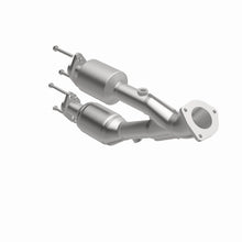 Load image into Gallery viewer, MagnaFlow Direct Fit Catalytic Converter 00-01 Cherokee 4L frt OEM
